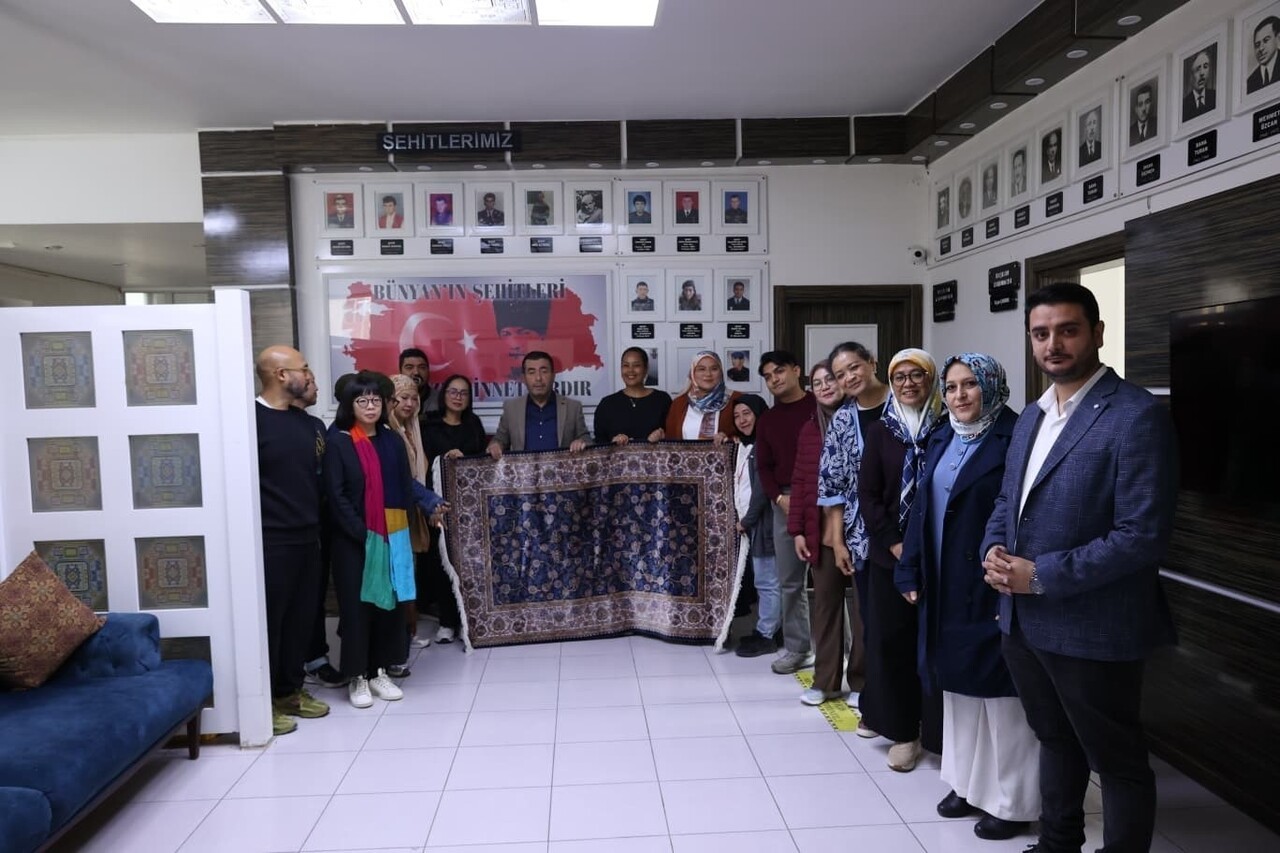 MALEZYA’DAN KAYSERİ’YE GELEN HEYET, BÜNYAN BELEDİYESİ TARAFINDAN MİSAFİR EDİLİRKEN, İLÇEYE ÖZGÜ EL...