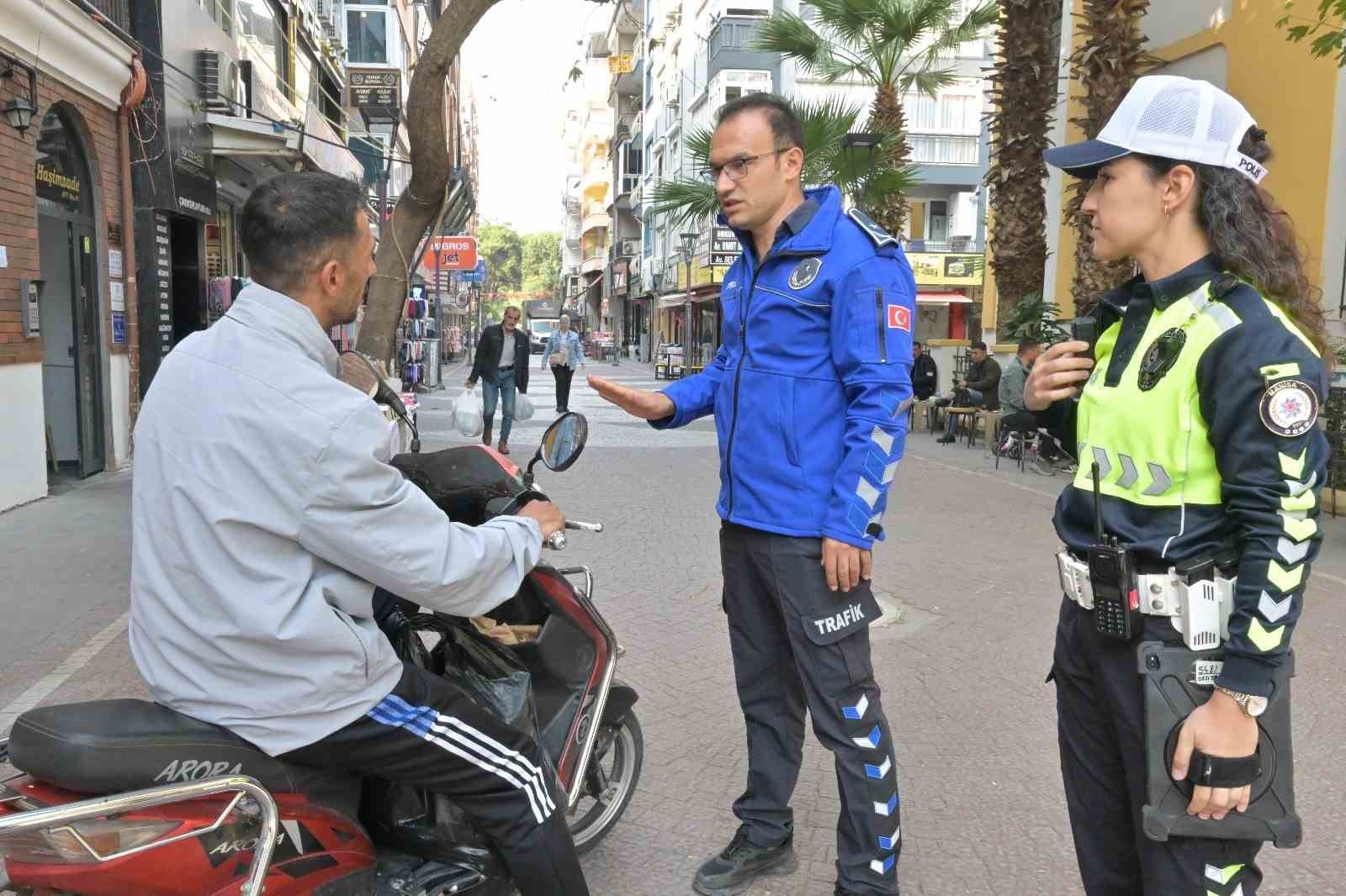MANİSA BÜYÜKŞEHİR BELEDİYESİ İLE İL EMNİYET MÜDÜRLÜĞÜ İŞBİRLİĞİNDE ŞEHZADELER İLÇESİNDE YAYALARA...