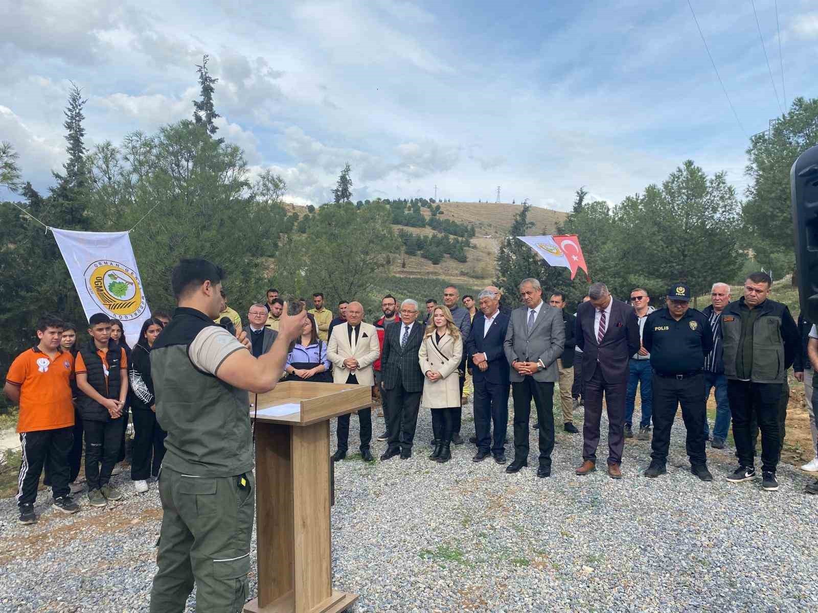 MANİSA’NIN ALAŞEHİR İLÇESİNDE 11 KASIM MİLLİ AĞAÇLANDIRMA GÜNÜ KAPSAMINDA DÜZENLENEN ETKİNLİKTE 3...