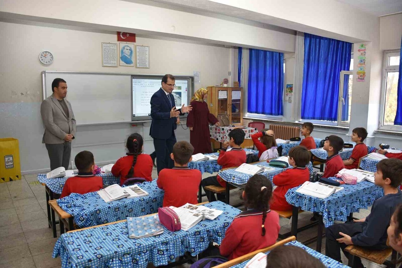 MANİSA’NIN SALİHLİ İLÇE KAYMAKAMI ALİ GÜLDOĞAN, İLÇEDEKİ EĞİTİM-ÖĞRETİM FAALİYETLERİNİ YERİNDE...