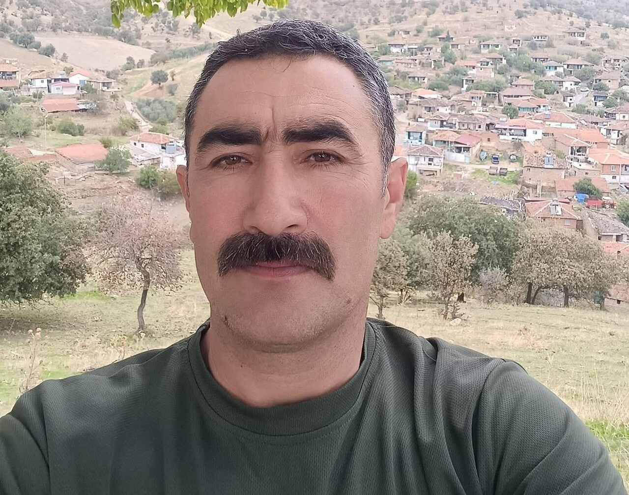 MANİSA’NIN SALİHLİ İLÇESİNİN KIRSAL İĞDECİK MAHALLESİNDE ÇOBANLIK YAPAN 45 YAŞINDAKİ ALİ AY’IN...