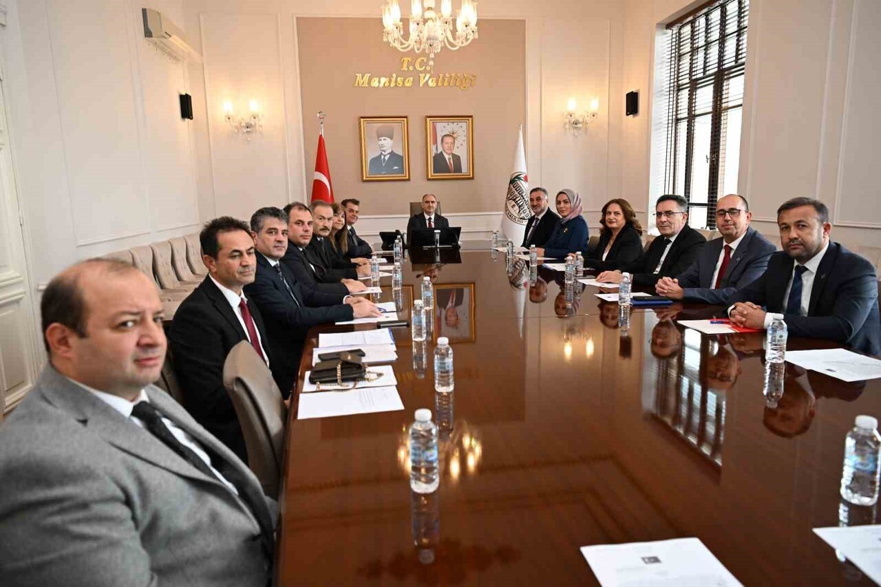 MANİSA VALİSİ VAHDETTİN ÖZKAN BAŞKANLIĞINDA DÜZENLENEN KADININ GÜÇLENMESİ İL KOORDİNASYON KURULU...