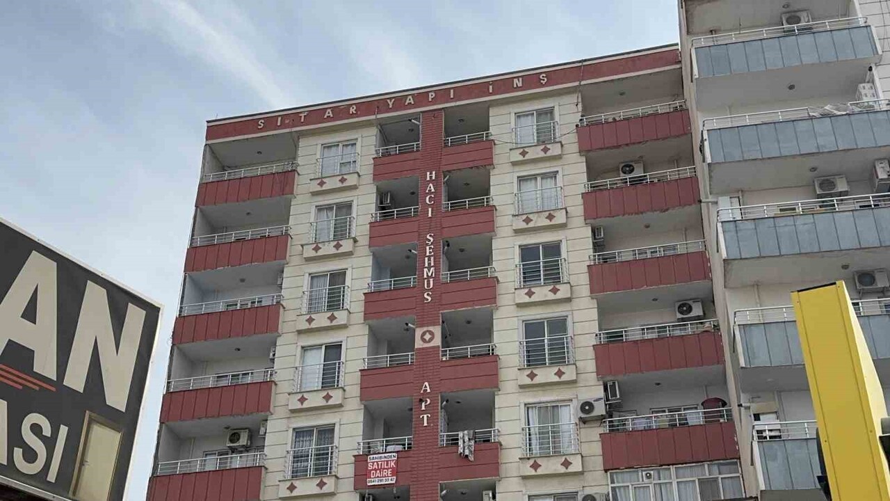 MARDİN'İN KIZILTEPE İLÇESİNDE BİR EVDE 3 KİŞİ ÖLÜ BULUNDU.