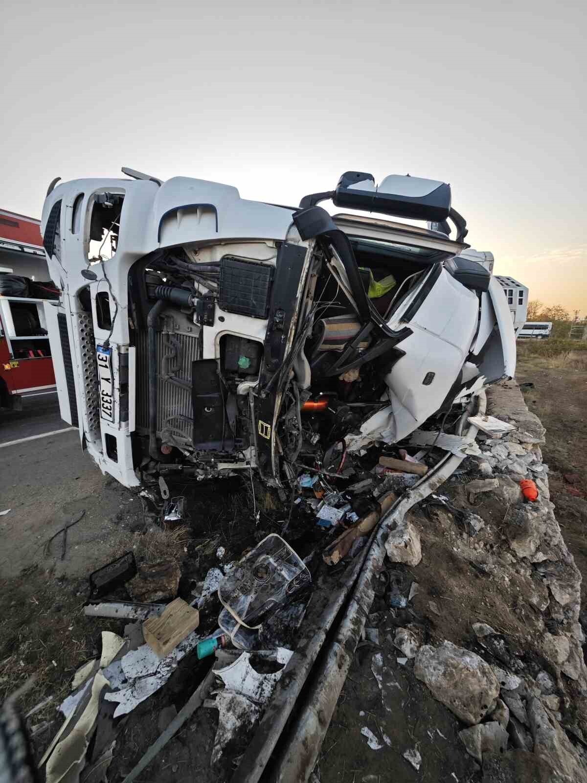 MARDİN'İN KIZILTEPE İLÇESİNDE MEYDANA GELEN TRAFİK KAZALARINDA 1 KİŞİ HAYATINI KAYBETTİ, 2 KİŞİ...