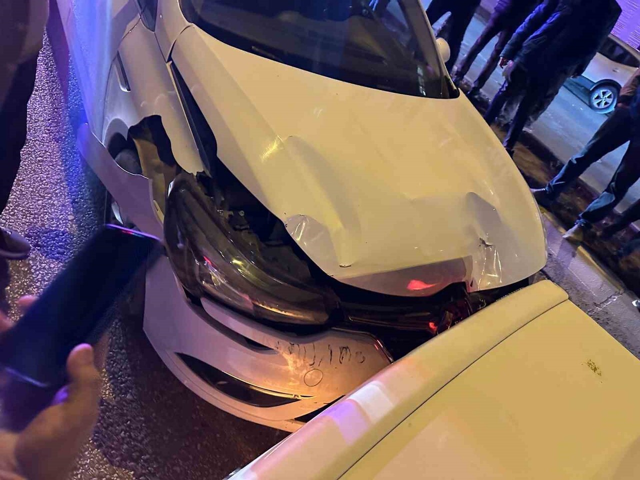 MARDİN’İN KIZILTEPE İLÇESİNDE İKİ OTOMOBİLİN ÇARPIŞTIĞI KAZADA MADDİ HASAR MEYDANA...