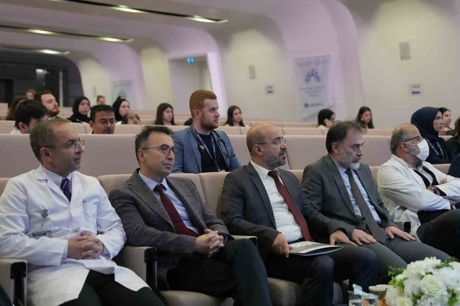 MEDİPOL SAĞLIK GRUBU, AKCİĞER KANSERİ FARKINDALIK AYI KAPSAMINDA DÜZENLEDİĞİ PANELLE ERKEN TANIYA...