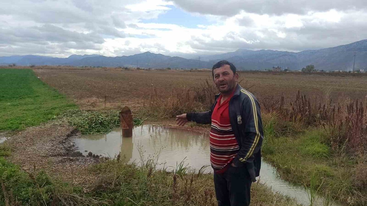 MEHMET SAYHAN, "ARALIKLARLA BURADAN SU FIŞKIRIYOR. İÇERİSİNDE GAZMI VAR YOKSA SU YOĞUNLUĞUMU...