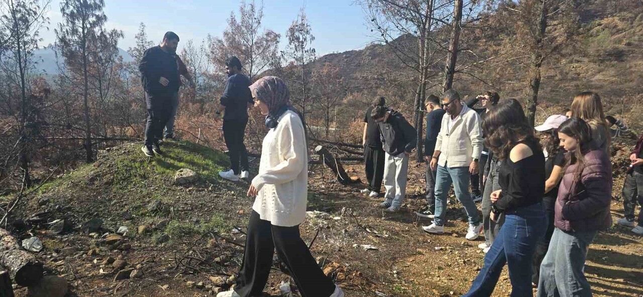 MENTEŞE’NİN GÖNÜLLÜ GENÇLERİNDEN ÖRNEK ÇEVRE HAREKETİ