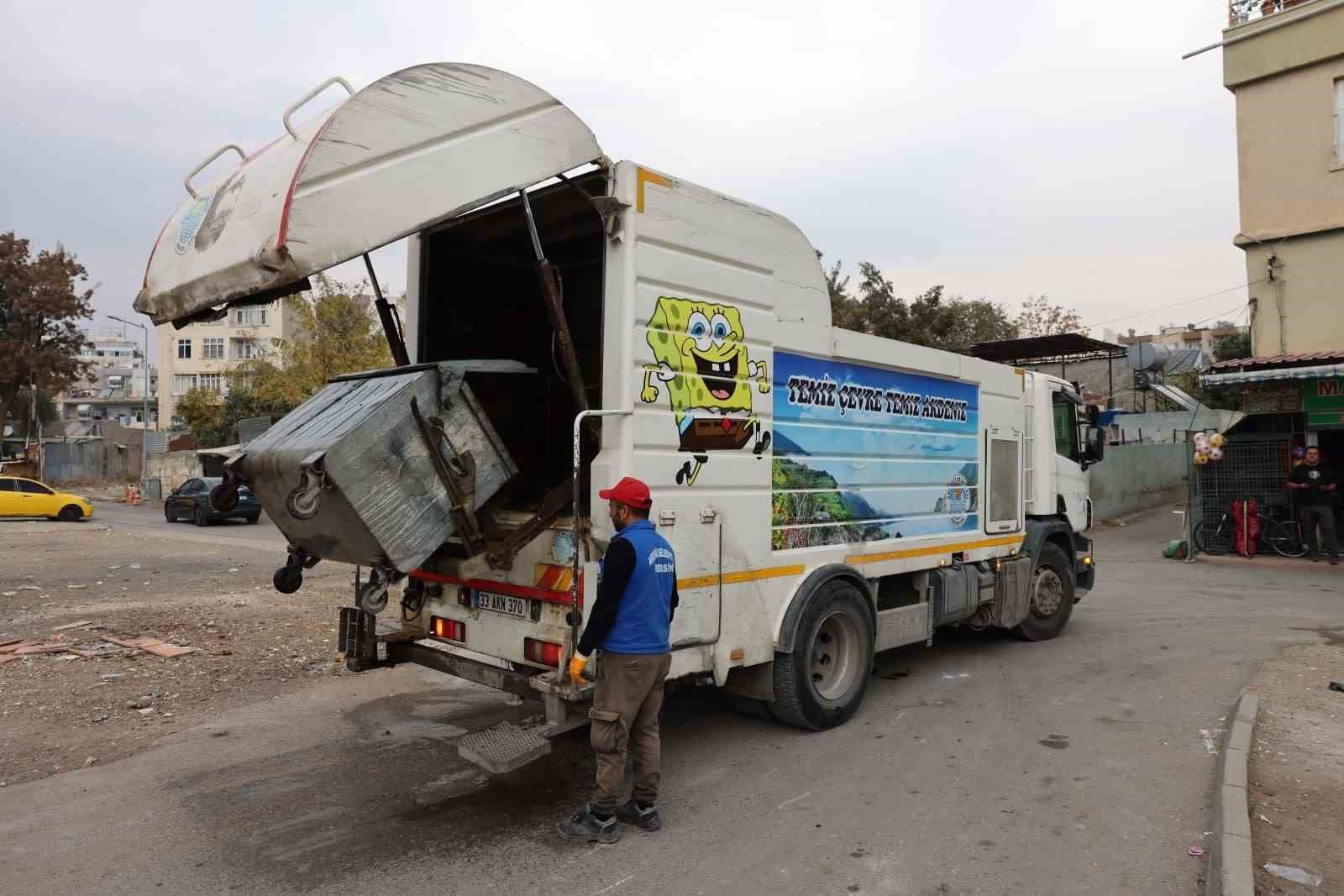MERSİN'İN MERKEZ İLÇE AKDENİZ BELEDİYESİ ÇEVRE KORUMA VE KONTROL MÜDÜRLÜĞÜ EKİPLERİ, İLÇE...