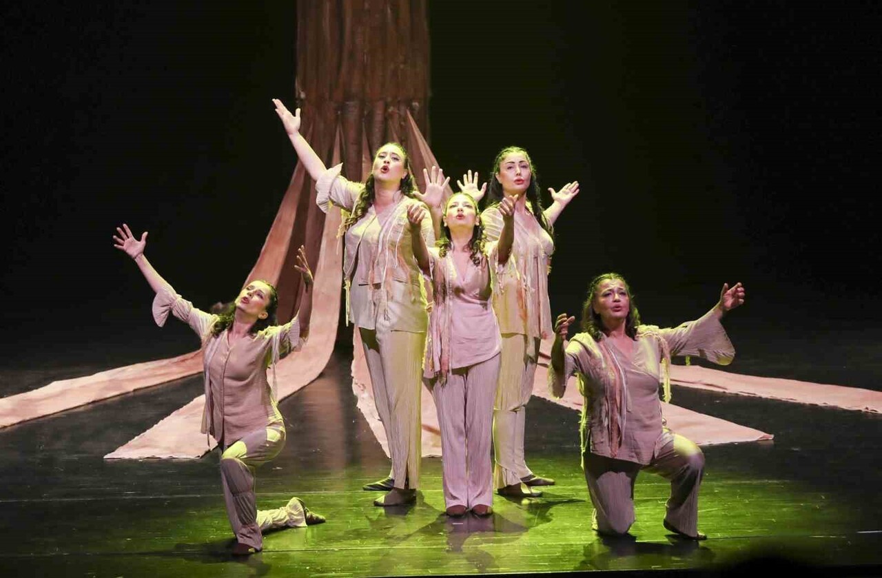 MERSİN BÜYÜKŞEHİR BELEDİYESİ, EMEKLİ EVİ ÜYELERİNİ ‘BEN ANADOLU’ OYUNU İLE KÜLTÜR VE SANATLA...