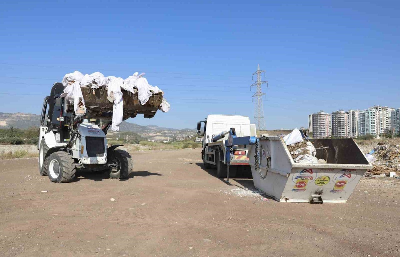 MERSİN BÜYÜKŞEHİR BELEDİYESİ, HAFRİYAT VE İNŞAAT ATIKLARINI UYDU TAKİP SİSTEMİYLE ANLIK İZLEYEREK...