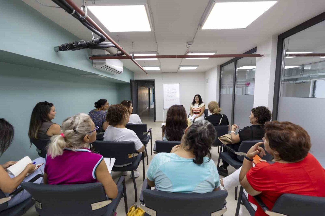 MERSİN BÜYÜKŞEHİR BELEDİYESİ, KADINLARIN KENDİNİ İFADE ETMESİNİ VE GÜNLÜK HAYATTA SAĞLIKLI...