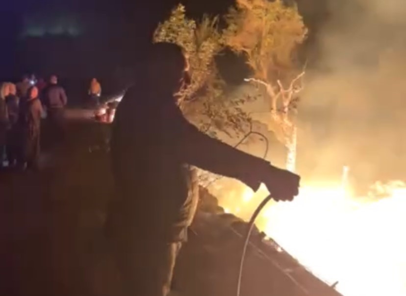 MERSİN’İN ERDEMLİ İLÇESİNDE SABAHA KARŞI BARAKADA ÇIKAN YANGIN SERALARA ULAŞMADAN...