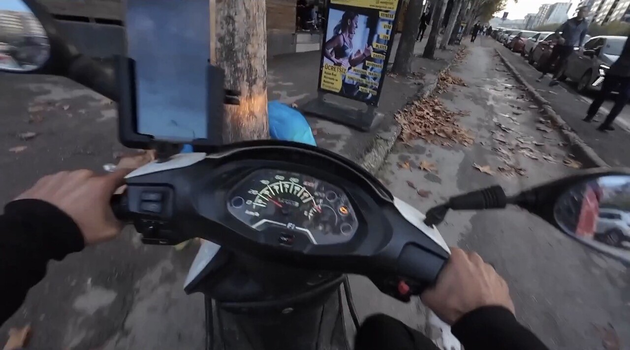 MOTOSİKLET KAYDI, DUBA ŞAŞIRTTI: SİNİRLE ÇIKTI, MİZAHLA BİTTİ