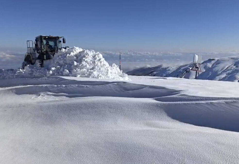 MUŞ’TA YÜKSEK KESİMLERDE ETKİLİ OLAN KAR VE TİPİ NEDENİYLE ULAŞIMA KAPANAN TOPLAM 31 YERLEŞİM...