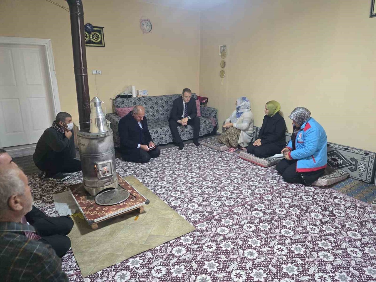 MUŞ’UN BULANIK KAYMAKAMI ÖMER ÖVÜNÇ KOŞANSU, UZGÖRÜR BELDESİNDE "MİLLETİN EVİNDE DEVLET" PROJESİ...