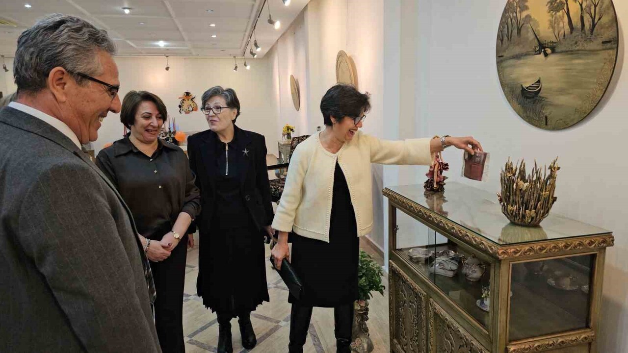 NAZİLLİ’DE ‘GEÇMİŞİN YANSIMALARI’ SERGİSİ AÇILDI