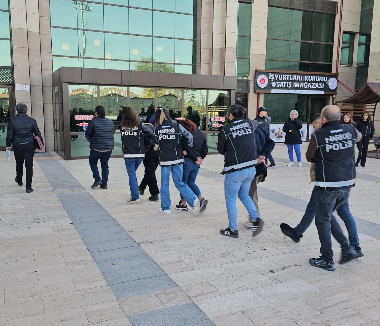 NEVŞEHİR'DE DÜZENLENEN HELİKOPTER DESTEKLİ UYUŞTURUCU OPERASYONUNDA GÖZALTINA ALINAN 40 KİŞİ'DEN ...