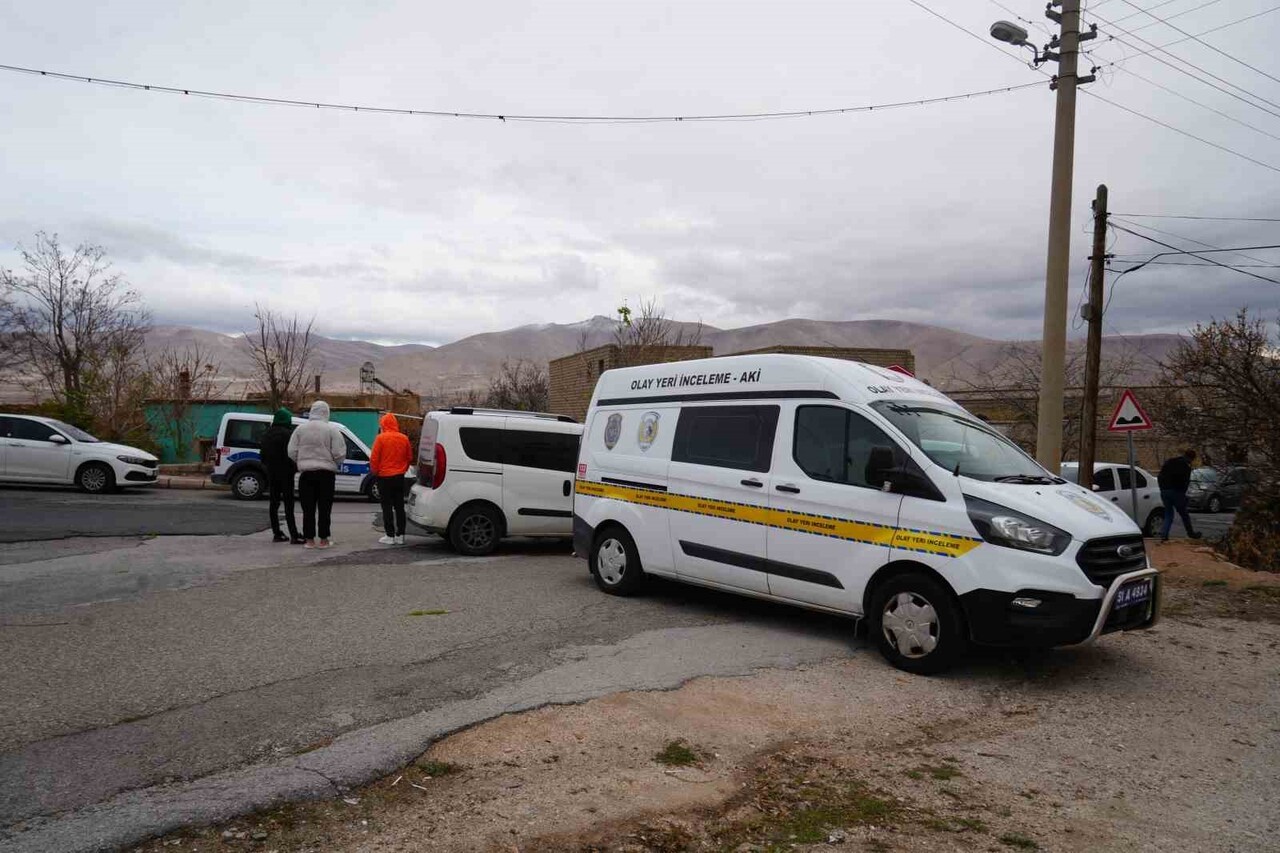 NİĞDE MERKEZ YUKARI KAYABAŞI MAHALLESİ DEPBOY SOKAK’TA BULUNAN METRUK BİR BİNADA 23 YAŞINDAKİ E.Ö....