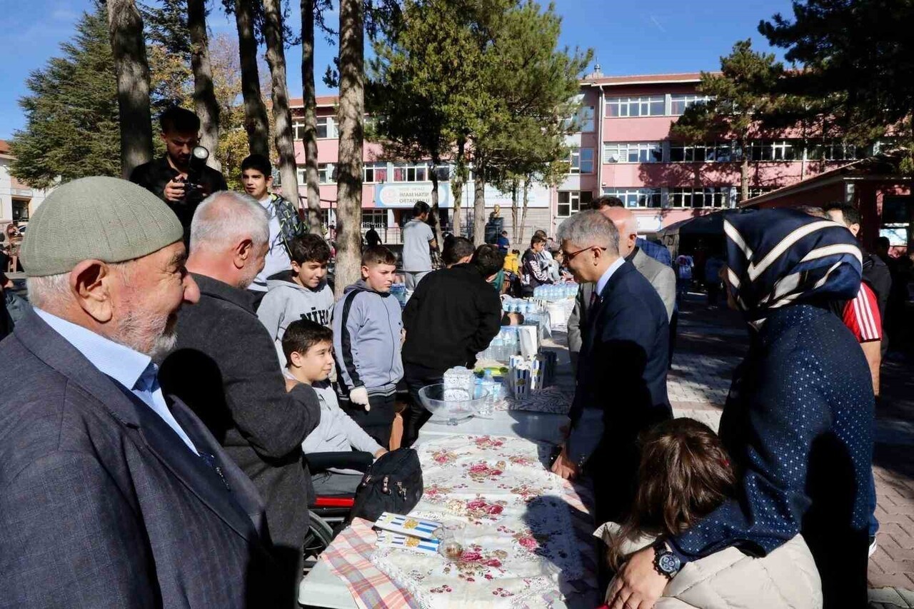 NİĞDE VALİSİ CAHİT ÇELİK, BELEDİYE BAŞKAN YARDIMCISI MUHARREM ÇİFCİBAŞI VE İL MİLLİ EĞİTİM MÜDÜRÜ...
