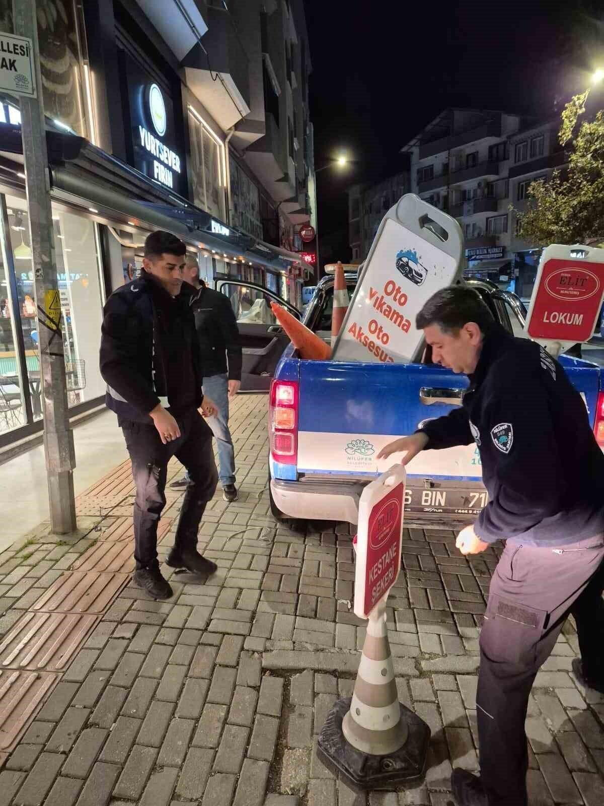 NİLÜFER BELEDİYESİ ZABITA EKİPLERİ, ÇALI MAHALLESİ'NDE YAYA VE ENGELLİ YOLLARINI İŞGAL EDEN TÜM...