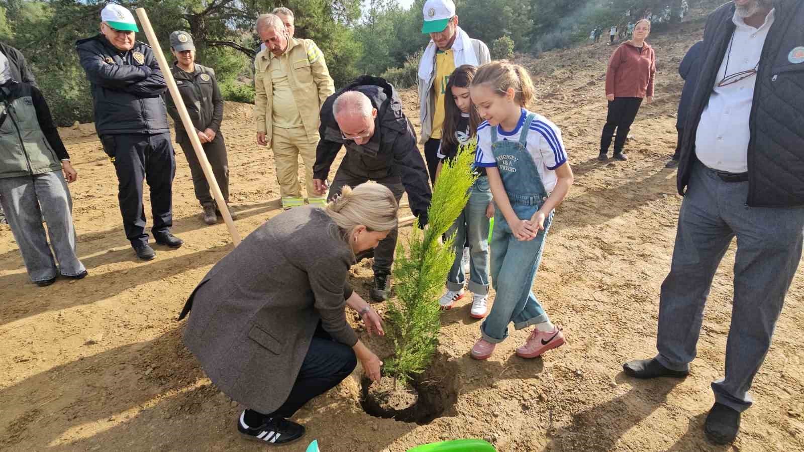 ÖNCE ÖĞRENDİLER SONRA FİDANLARI DİKTİLER