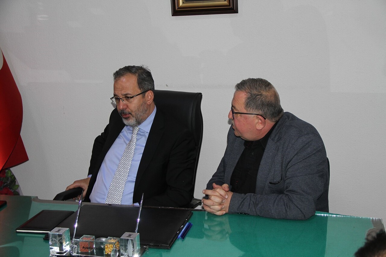 ÖNCEKİ DÖNEM GENÇLİK VE SPOR BAKANI, AK PARTİ İZMİR MİLLETVEKİLİ DR. MEHMET MUHARREM KASAPOĞLU...