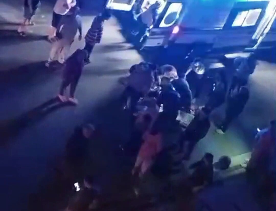 ORDU'NUN ÜNYE İLÇESİNDE, HENÜZ BELİRLENEMEYEN BİR NEDENLE ÇIKAN TARTIŞMANIN KAVGAYA DÖNÜŞMESİ...