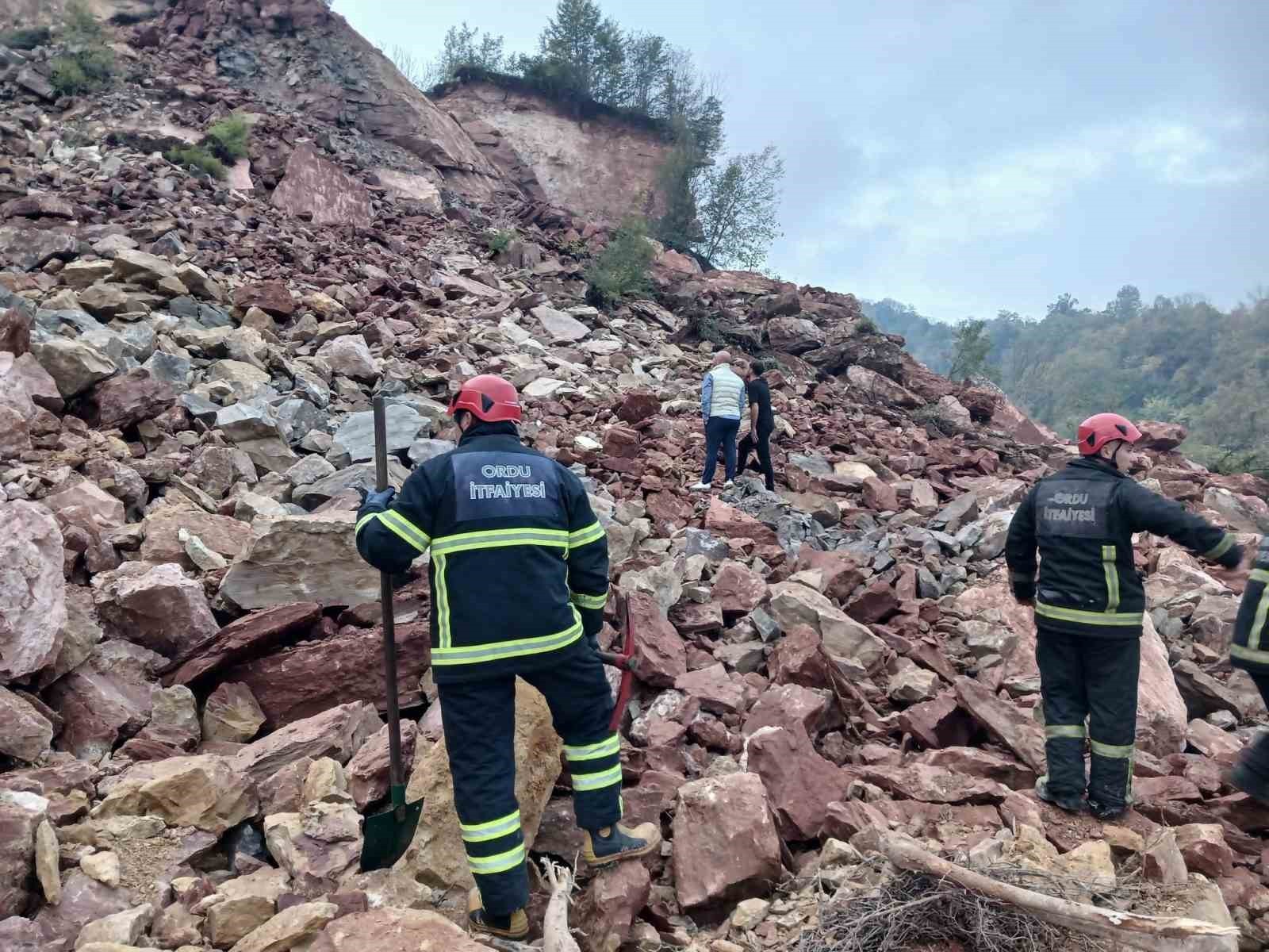 ORDU-ÇAMAŞ KARAYOLU YAKININDA BULUNAN BİR TAŞ OCAĞINDA ÇALIŞMA SIRASINDA GÖÇÜK MEYDANA...