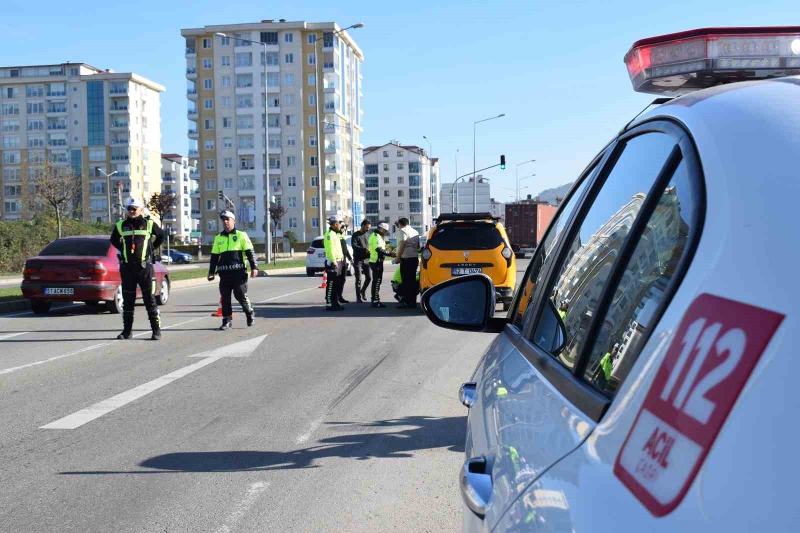 ORDU’DA POLİS EKİPLERİ TARAFINDAN TRAFİK KAZALARINI AZALTMAYA YÖNELİK YAPILAN DENETİMLERDE SON BİR...