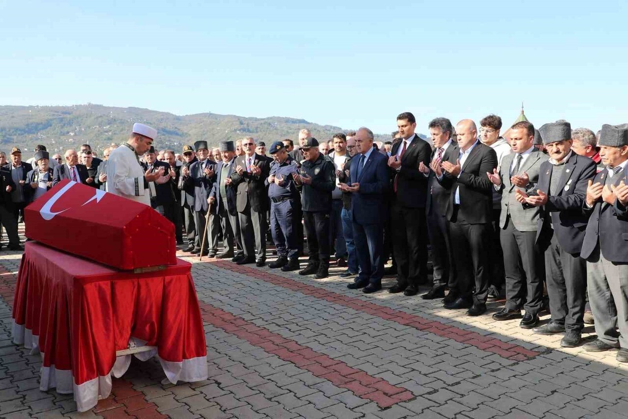 ORDU’DA, RAHATSIZLIĞI NEDENİYLE HAYATINI KAYBEDEN KIBRIS GAZİSİ MAHMUT AKBOLAT, SON YOLCULUĞUNA...