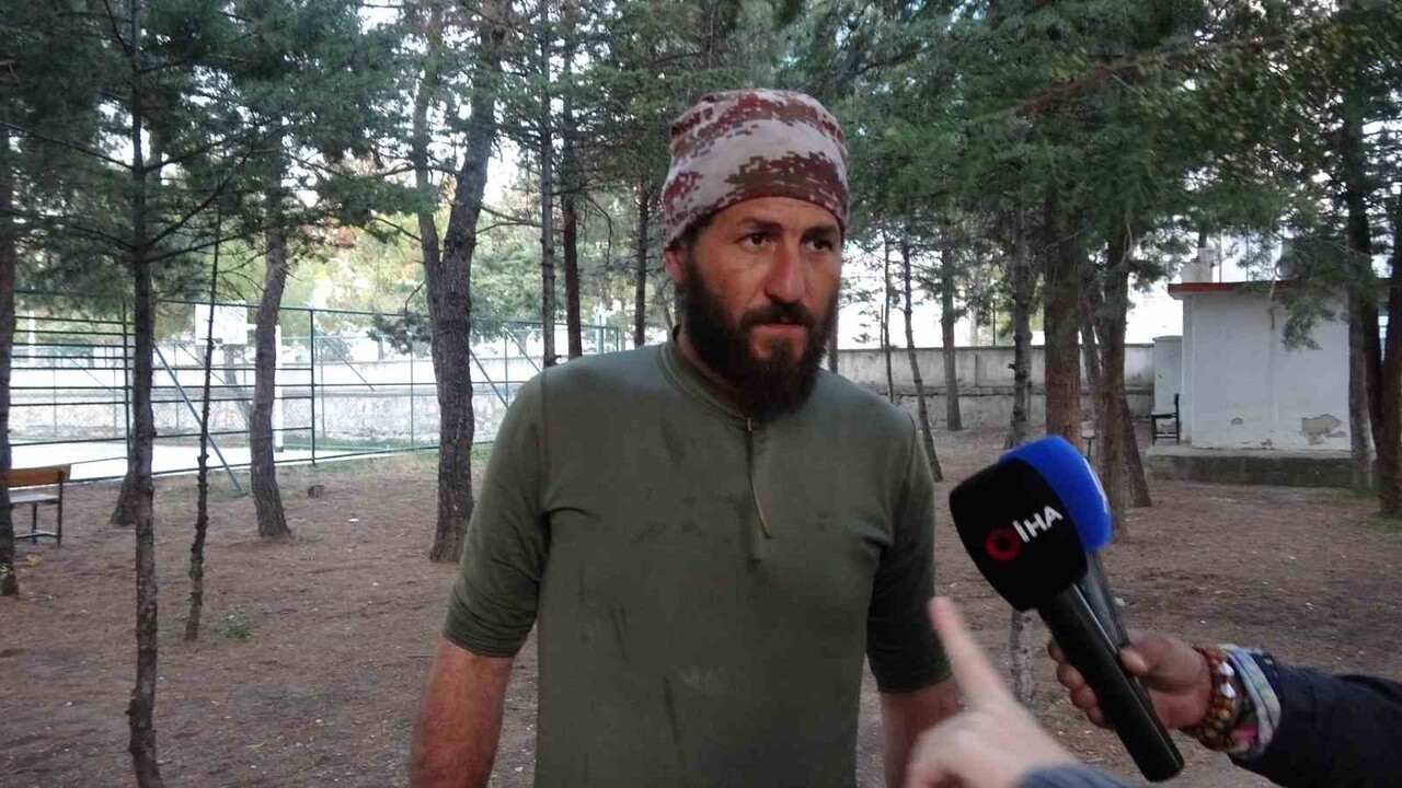 ORMAN YANGINLARA DİKKAT ÇEKMEK AMACIYLA 4 YIL ÖNCE YOLA ÇIKAN ÖMER ÖZER, "81 İL 81 FİDAN, ORMANLAR...