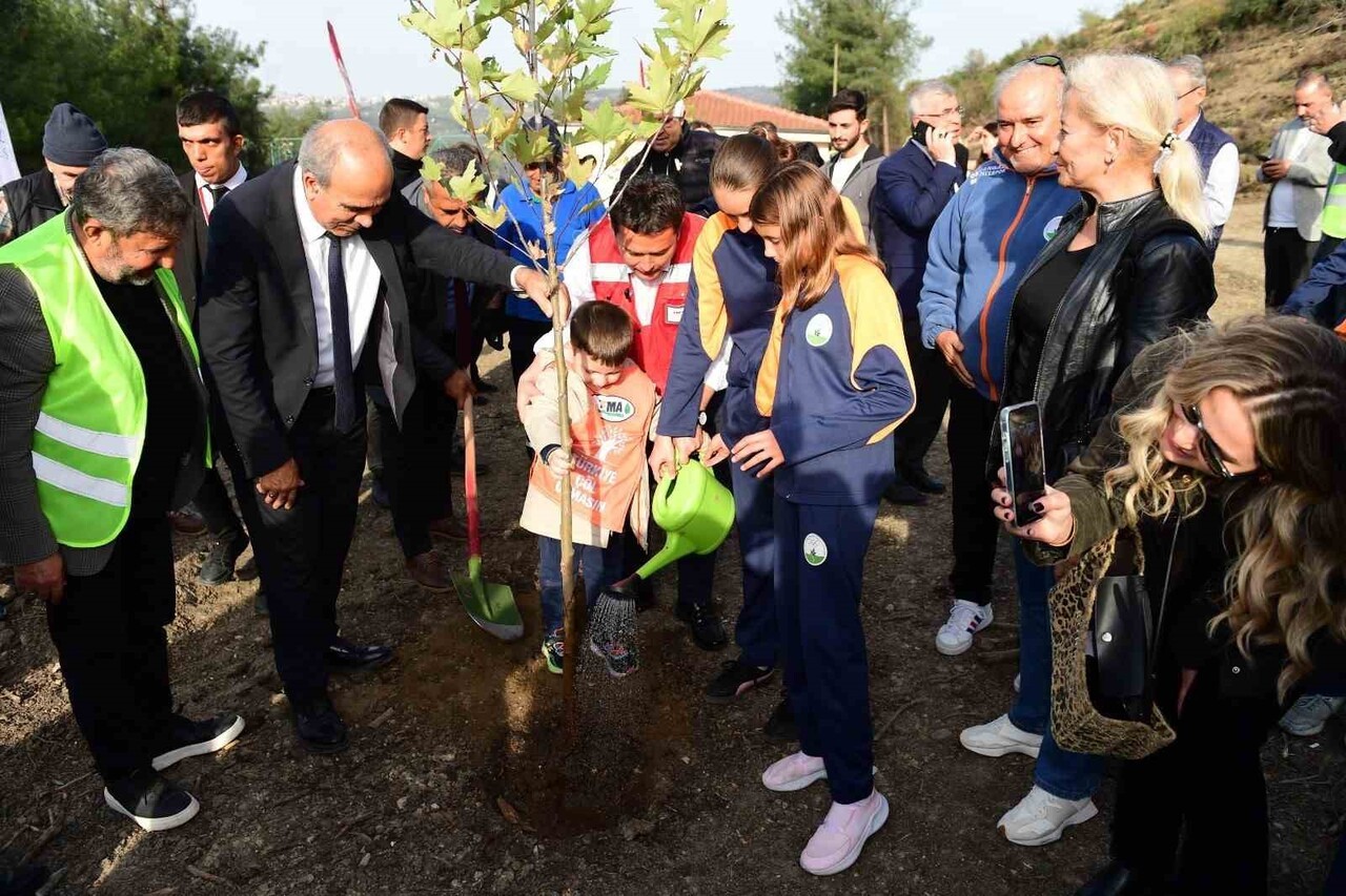 OSMANGAZİ BELEDİYESİ, ‘1 KİTAP 1 FİDAN’ KAMPANYASI KAPSAMINDA KÜTÜPHANELERE ULAŞTIRILAN HER KİTAP...