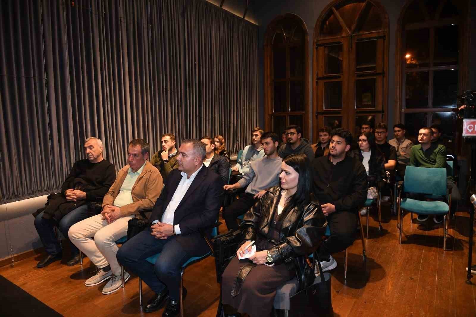 OSMANGAZİ BELEDİYESİ, GENÇLERİN YENİLİKÇİ FİKİRLERİNİ HAYATA GEÇİRMELERİNE OLANAK TANIYAN...