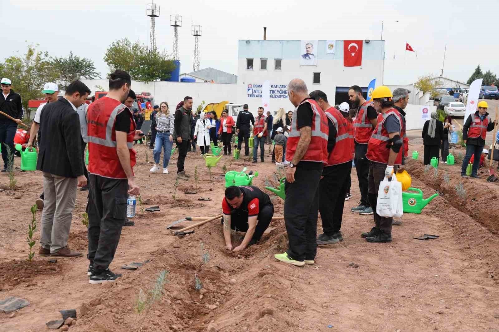 OSMANİYE'NİN TOPRAKKALE İLÇESİNDE, 11 KASIM MİLLİ AĞAÇLANDIRMA GÜNÜ DOLAYISIYLA DÜZENLENEN...