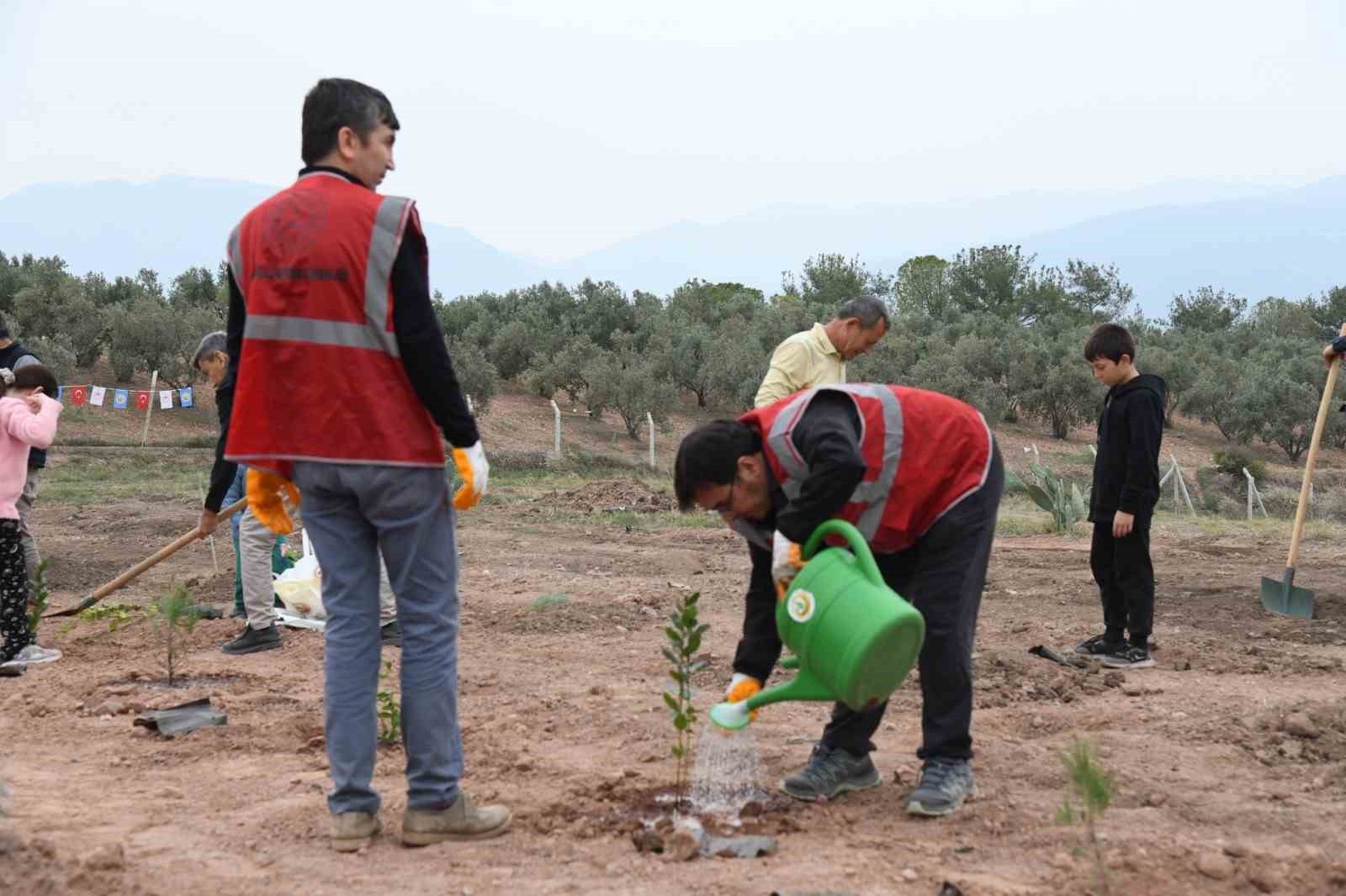 OSMANİYE'NİN TOPRAKKALE İLÇESİNDE, 11 KASIM MİLLİ AĞAÇLANDIRMA GÜNÜ DOLAYISIYLA DÜZENLENEN...