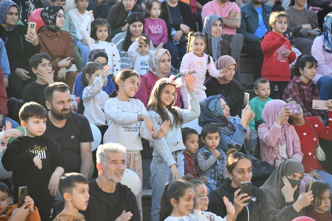 OSMANİYE BELEDİYESİ, BİRİNCİ DÖNEM ARA TATİLİNİN SON GÜNÜNDE ÇOCUKLARA UNUTULMAZ BİR GÜN YAŞATMAK...