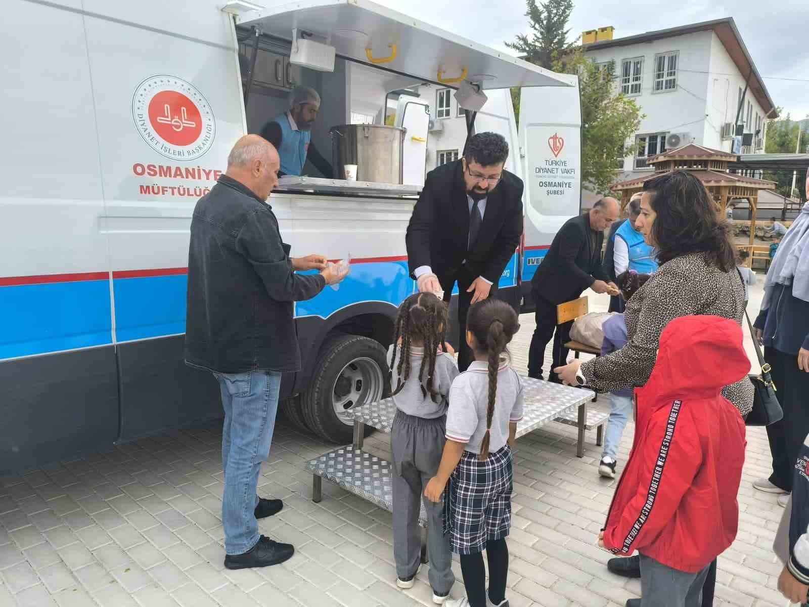 OSMANİYE’DE ÖĞRENCİLERE SICAK ÇORBA İKRAMI