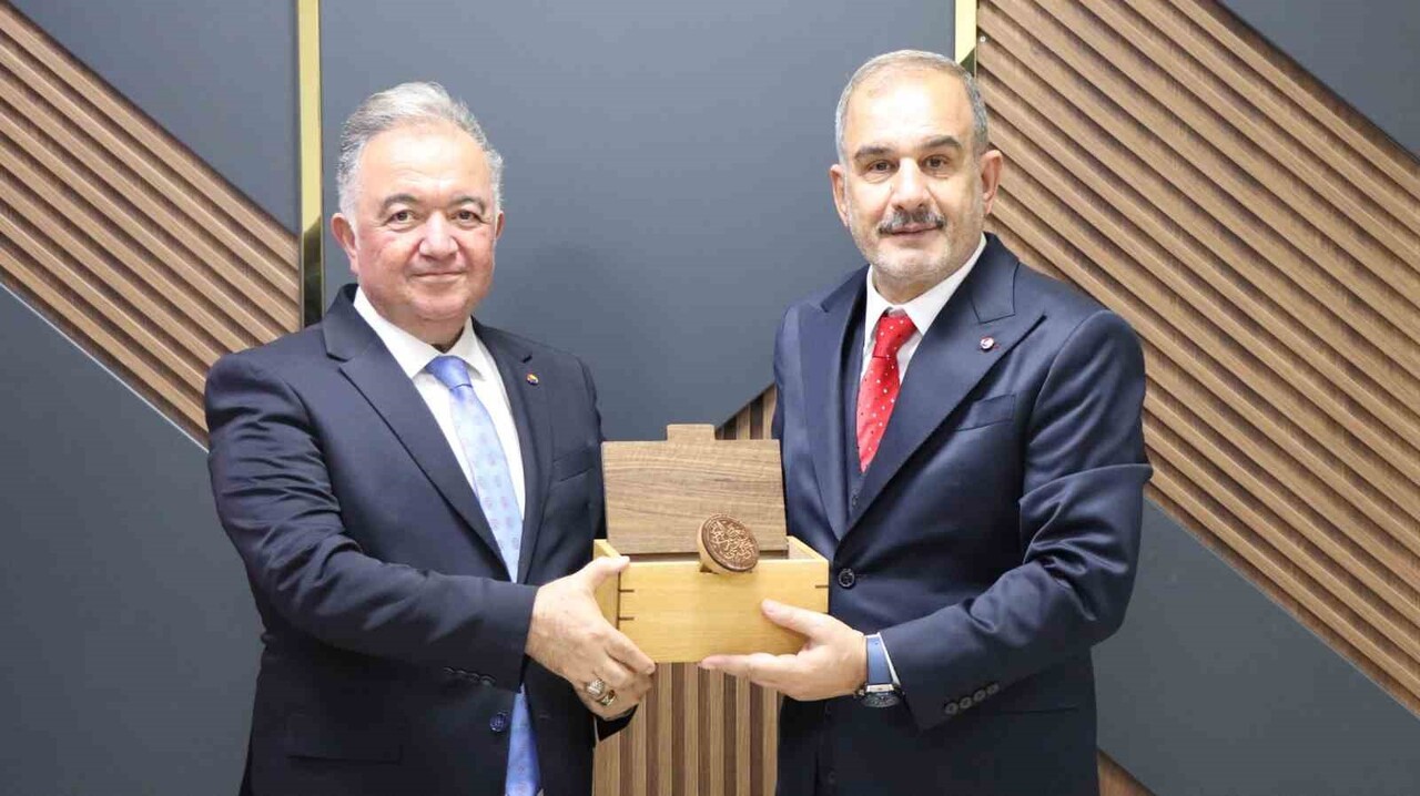 OSMANİYE TİCARET VE SANAYİ ODASI BAŞKANI DEVRİM MURAT AKSOY VE BERABERİNDEKİ YÖNETİM KURULU...