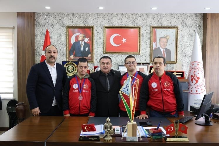 ÖZEL SPORCULAR DOWN SENDROMLU BASKETBOL MİLLİ TAKIMI BİLECİK'TE