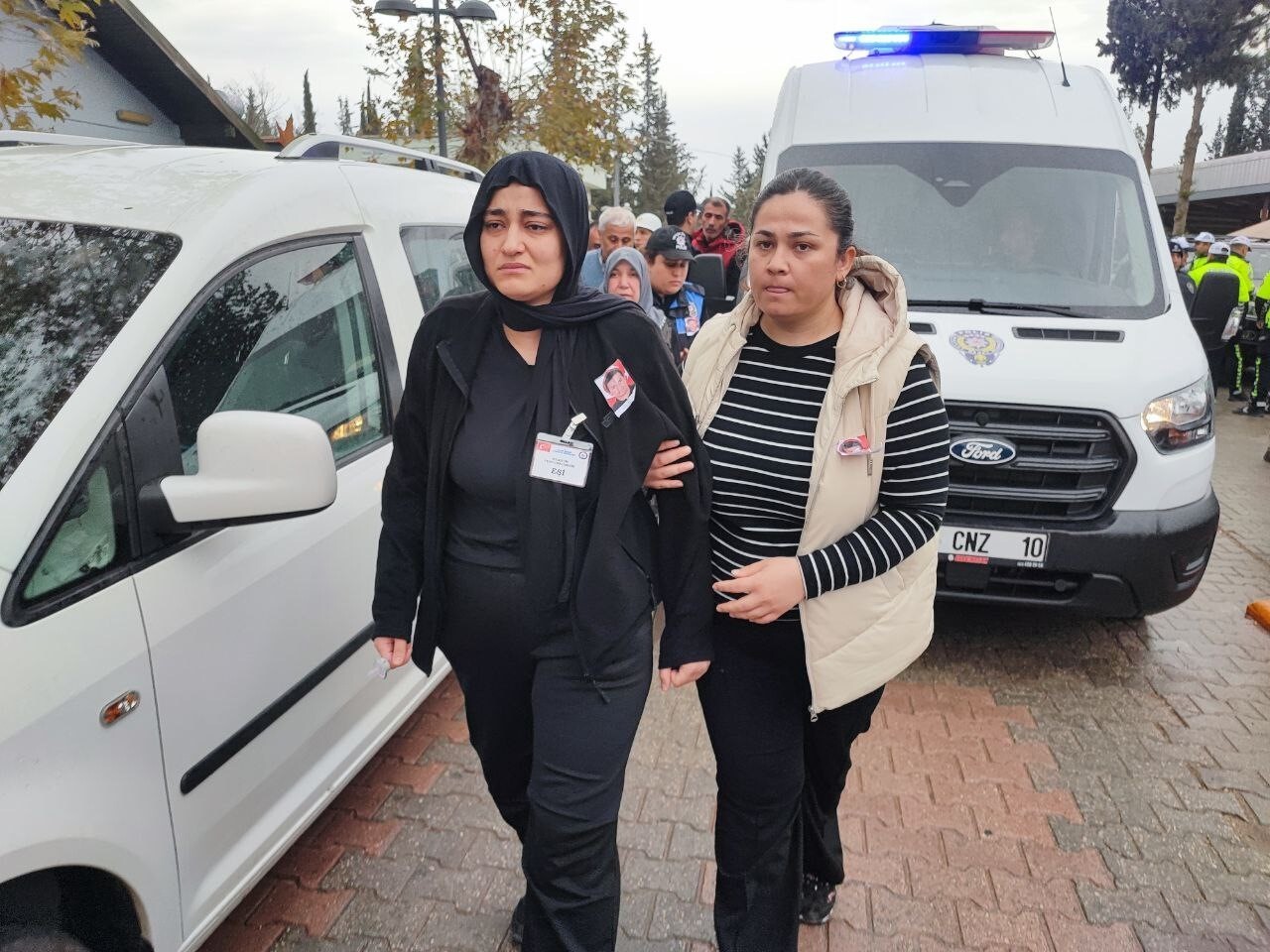 POLİS MEMURUNUN EŞİ MELİKE AZMAZ GÖZYAŞLARINA BOĞULDU