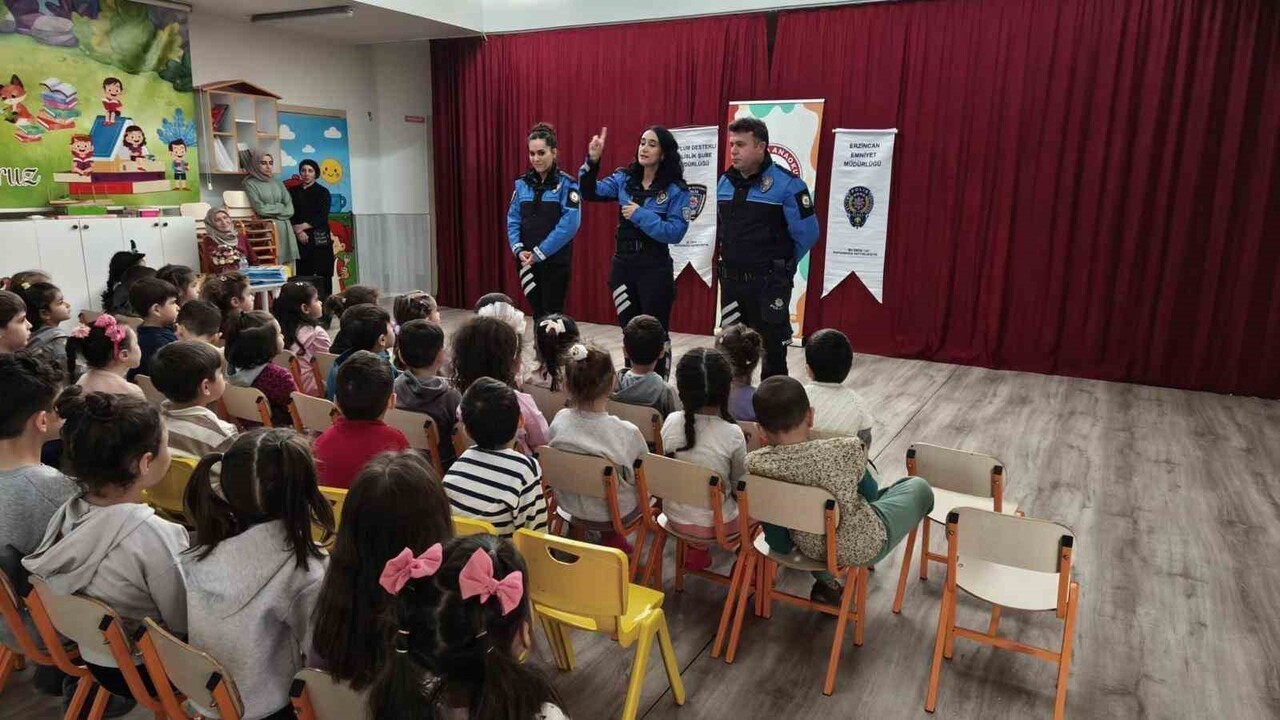POLİSLERDEN ÖĞRENCİLERE GÜVENLİK EĞİTİMİ