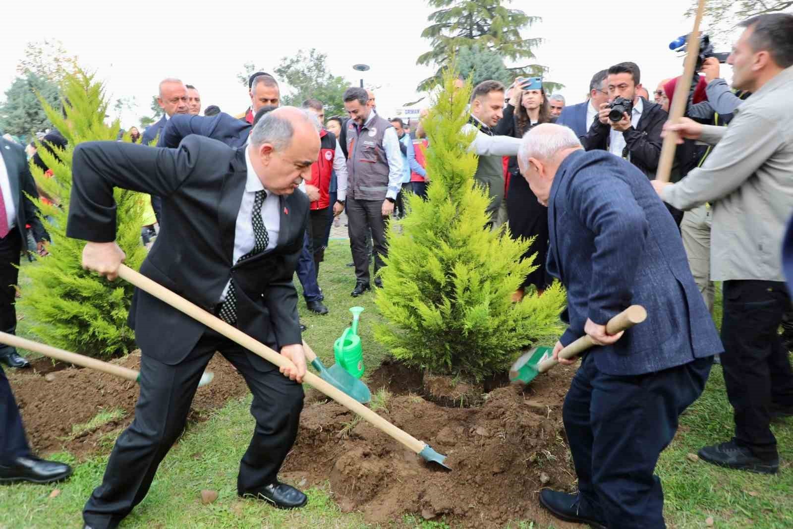 PROTOKOL ÜYELERİ FİDAN DİKİMİ