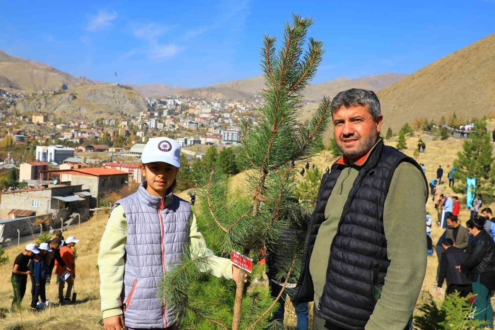 "ŞAHİDİMİZ TOPRAK, İMZAMIZ FİDAN; SEVDAMIZ İSE YEŞİL VATAN" SLOGANIYLA, YURT GENELİNDE EŞ ZAMANLI...