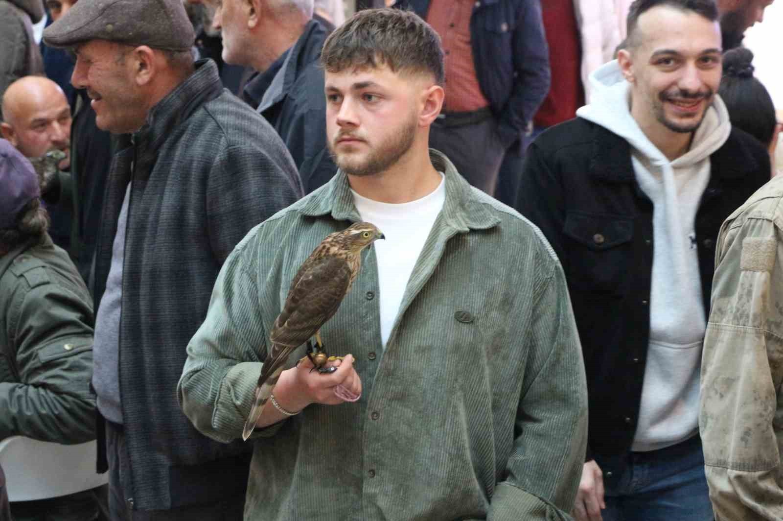 RİZE’DE DÜZENLENEN ORGANİZASYONLA ATMACALAR BİR ALIŞVERİŞ MERKEZİNDE KENDİLERİ İÇİN DÜZENLENEN...