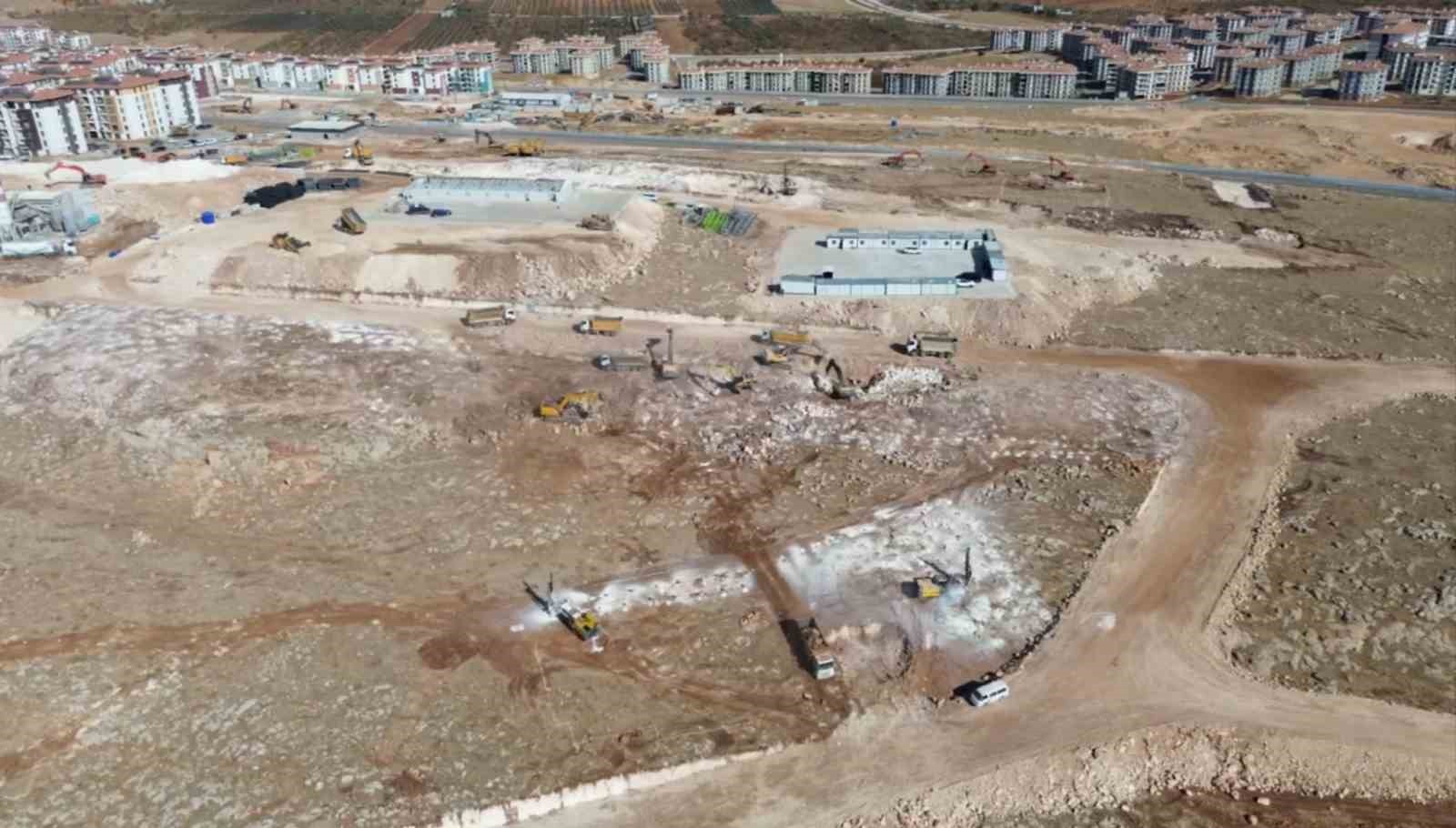 ŞAHİNBEY BELEDİYE BAŞKANI MEHMET TAHMAZOĞLU, 10 BİN SOSYAL KONUT PROJESİ'NİN İLK ETABI OLAN 3 BİN...