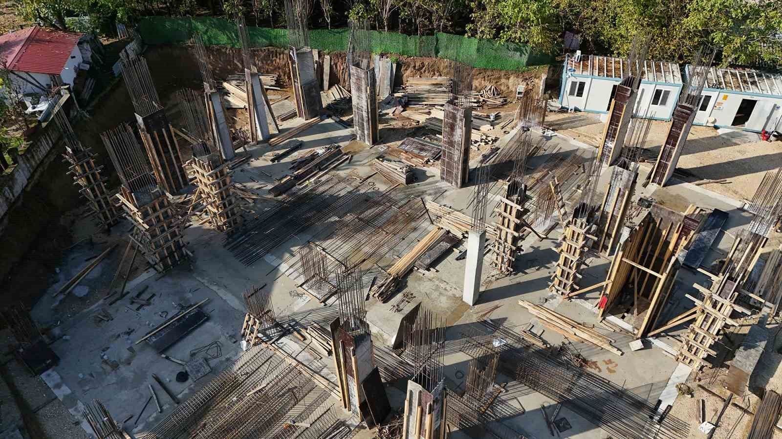 SAKARYA BÜYÜKŞEHİR BELEDİYESİ’NİN BİR SÜRE ÖNCE İNŞAATINA BAŞLADIĞI, İLÇEDEKİ BİNLERCE KİŞİNİN...