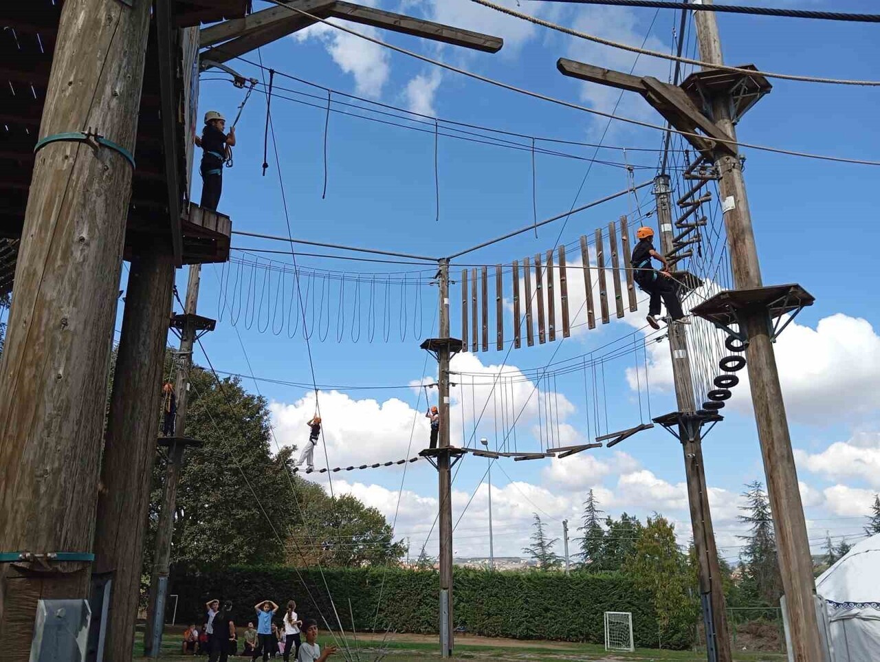 SAKARYA BÜYÜKŞEHİR BELEDİYESİ, YENİKENT ŞEHİR ORMANI’NIN KALBİNDE BULUNAN MACERA PARK’TA MİNİK...