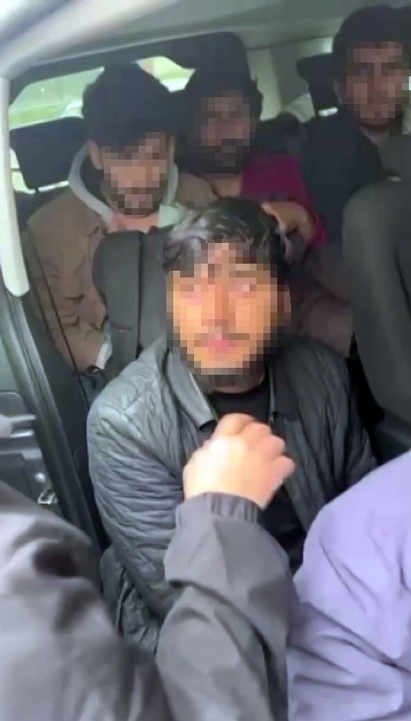 SAKARYA’DA POLİS EKİPLERİNCE GÖÇMEN KAÇAKÇILIĞIYLA MÜCADELE ÇERÇEVESİNDE DÜZENLENEN OPERASYONDA 13...