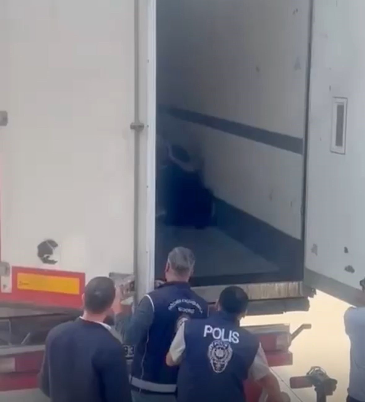 SAKARYA İL EMNİYET MÜDÜRLÜĞÜ EKİPLERİNCE GERÇEKLEŞTİRİLEN OPERASYONDA, AFGANİSTAN UYRUKLU 24...